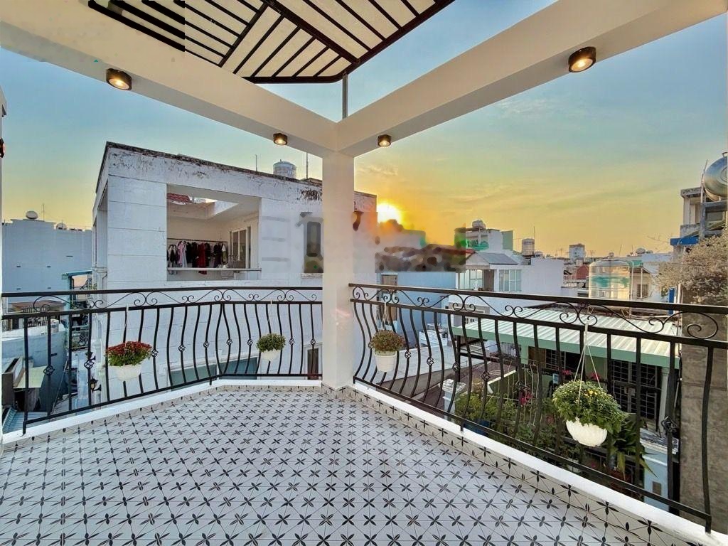 Siêu Phẩm 5 Tầng- Hẻm Xe Hơi Quay Đầu-Kinh Đô Thời Trang Lê Văn Sỹ Phú Nhuận- Sổ 2025 Đẹp-CHỈ 8,85T