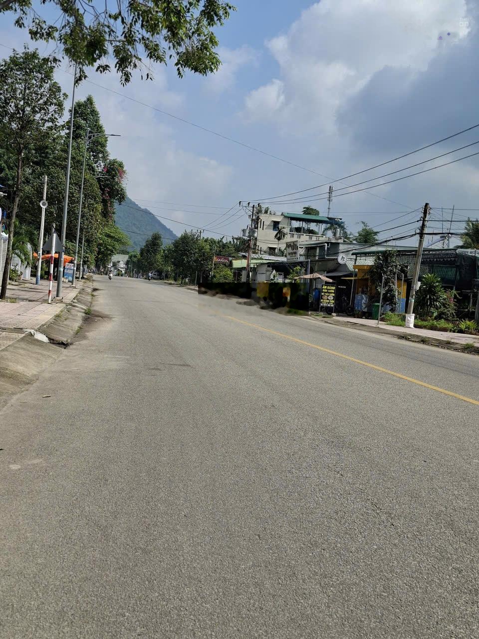 Bán gấp nhà lầu mới xây tại mặt tiền đường ĐT 720, xã Suối Kiết, tỉnh Lâm Đồng