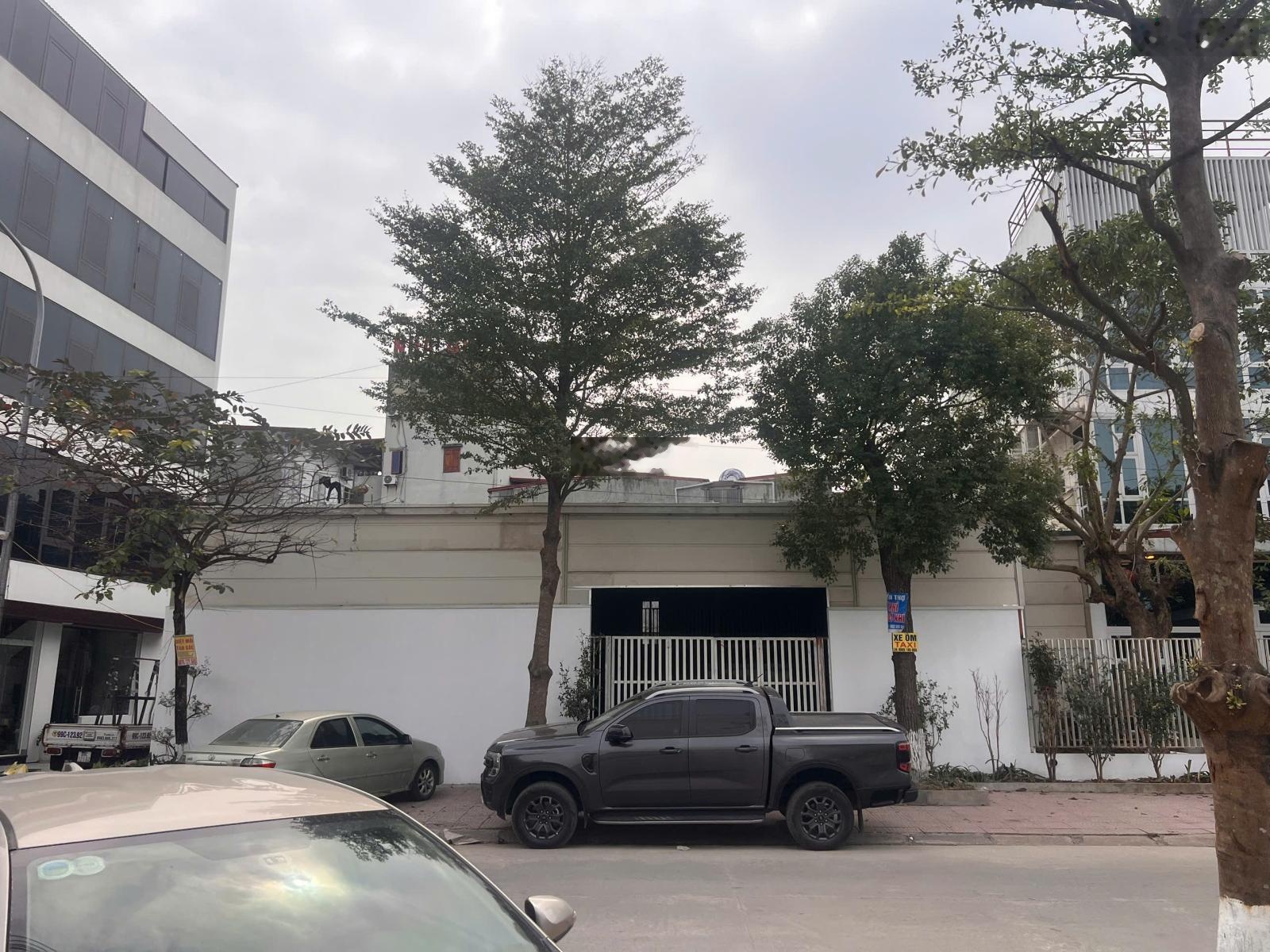 Chỉnh chủ cần bán 3 lô đất liền, ngay mặt hồ - đường chu huy mẫn