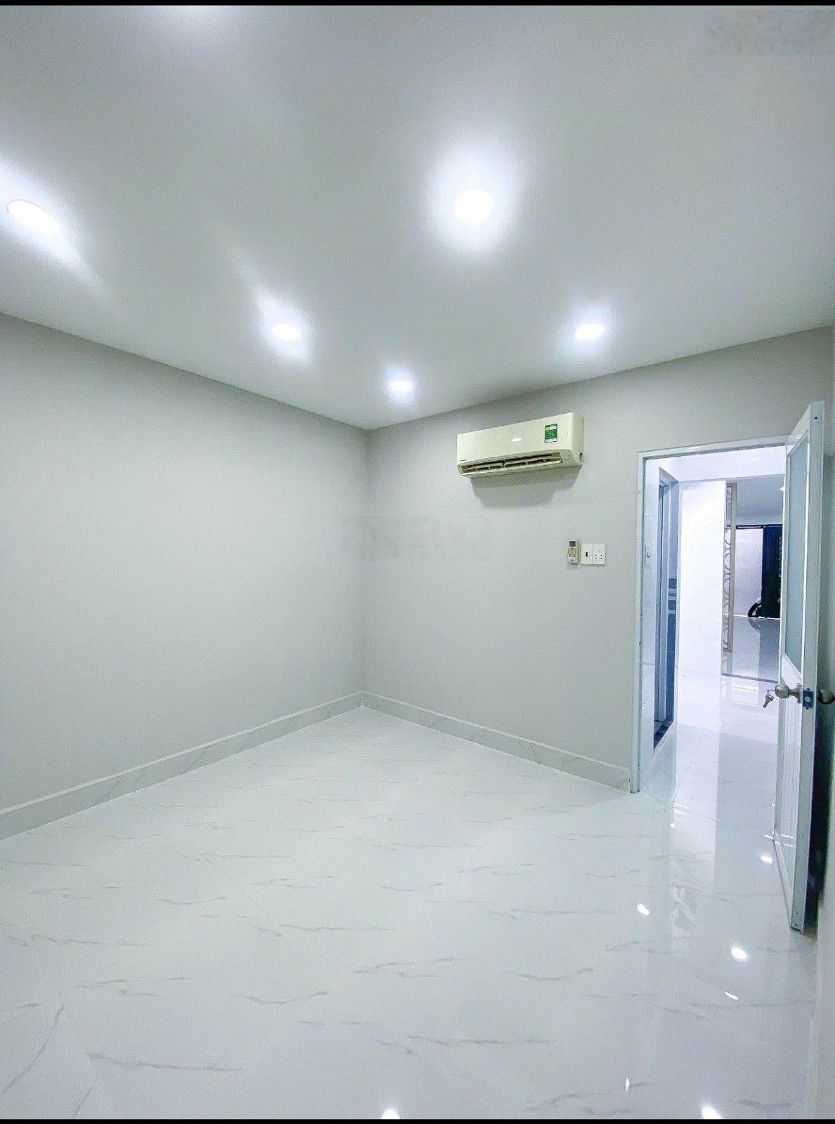 Gấp bán giảm chào 200tr. Bán nhà Quận 10. Đường Bà Hạt, 42m2, gần mặt tiền. 5 tỷ 18