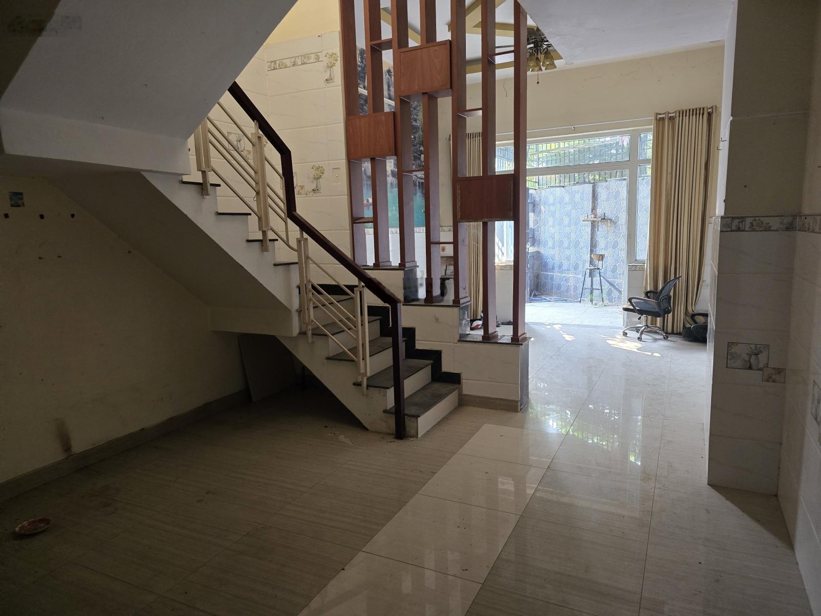 Nhà cách đường Lò Lu 50m. DT 71m2 2 tầng hẻm 5m, 2 PN giá 3.9 tỷ