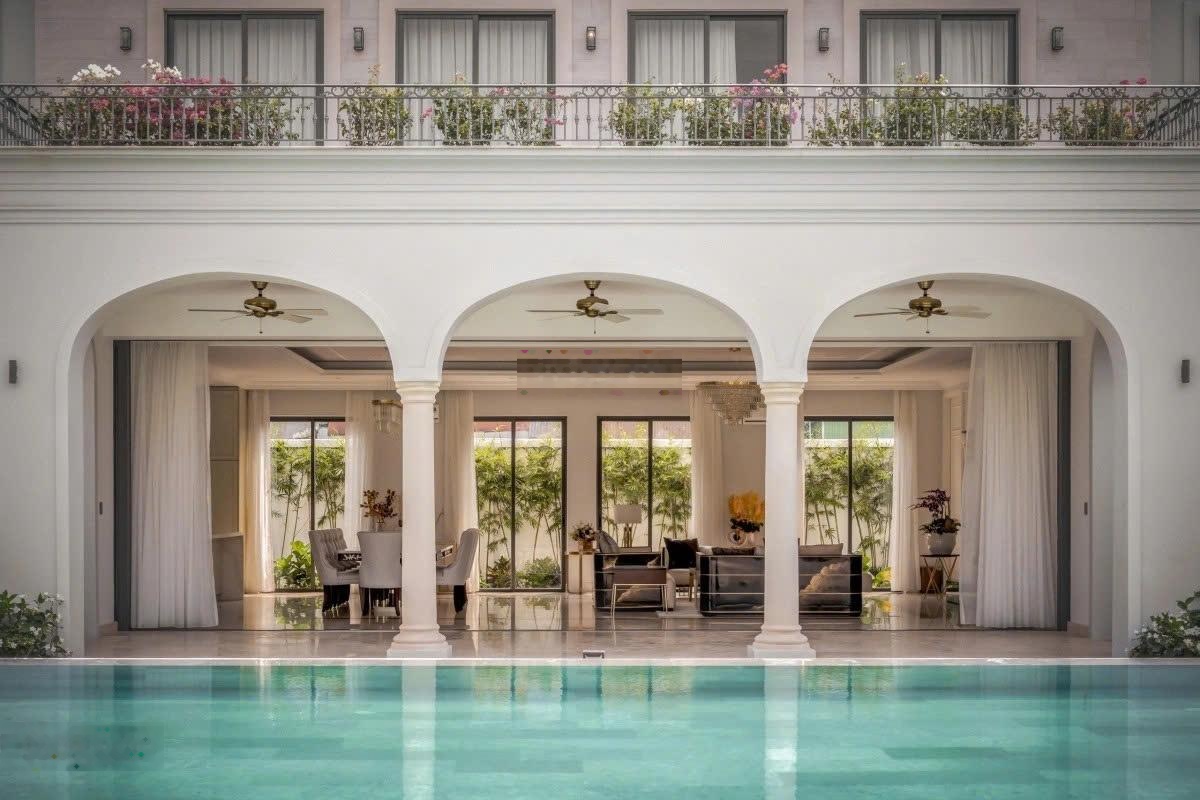 KHÔNG CÓ CĂN THỨ 2: Biệt Thự Sân Vườn Đẹp Gần 1000m2 Khu Compound Thảo Điền Q.2. Giá Chỉ 142 Tỷ