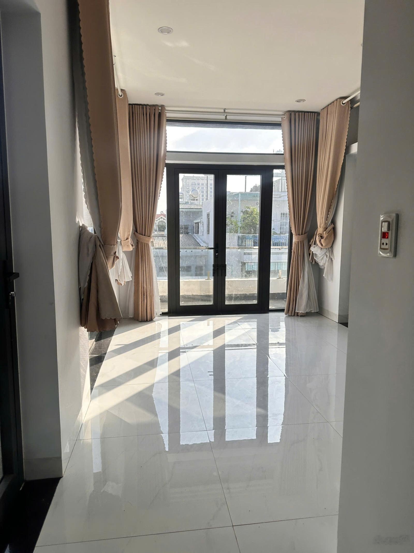 Bán nhà (ngang 6,2m) 3 tầng mới MT đường Lê Vĩnh Huy, Hải Châu - Giá 13.5 tỷ TL