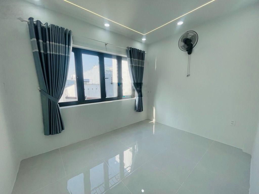 Ô tô đỗ cổng - 4 x 12 - cách mặt tiền 10m - nguyễn văn khối - cv làng hoa - hơn 5t