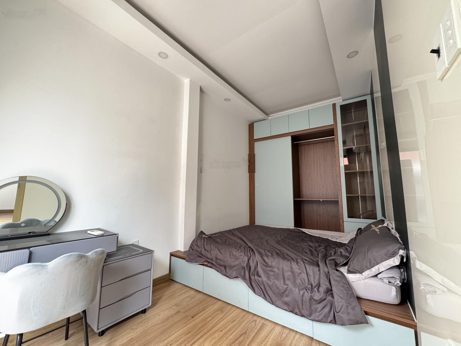 giá tốt- 2 tầng lầu- cạnh Sân Bay Tân Sơn Nhất- tiện cho thuê hoặc ở lâu dài - đường Nguyễn Văn Côn