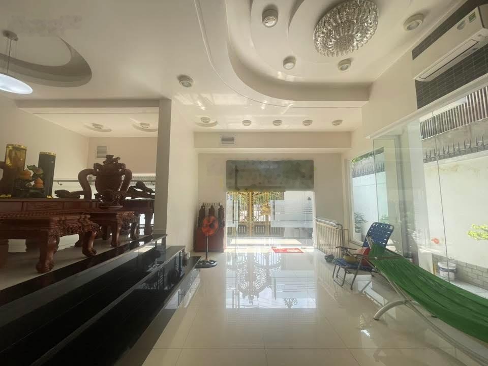 Biệt Thự Mt Đường 32A Khu Ao Sen - Tên Lửa, Cách AEON chỉ 200m,10 x 20, 3 Tấm + Hầm Xe Hơi , 27 tỷ