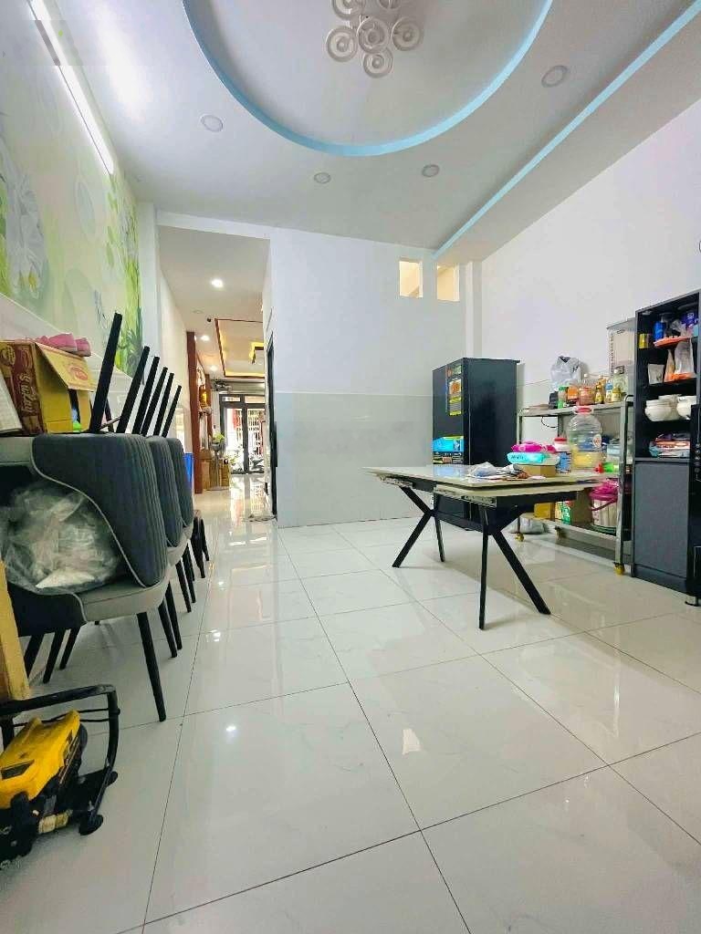 Bán Nhà Q.Tân Phú 68m2.Ngang 4 Dài 17m.SHR,Hoàn công đủ.Ngay Tô Hiệu xung quanh kinh doanh sầm uất.