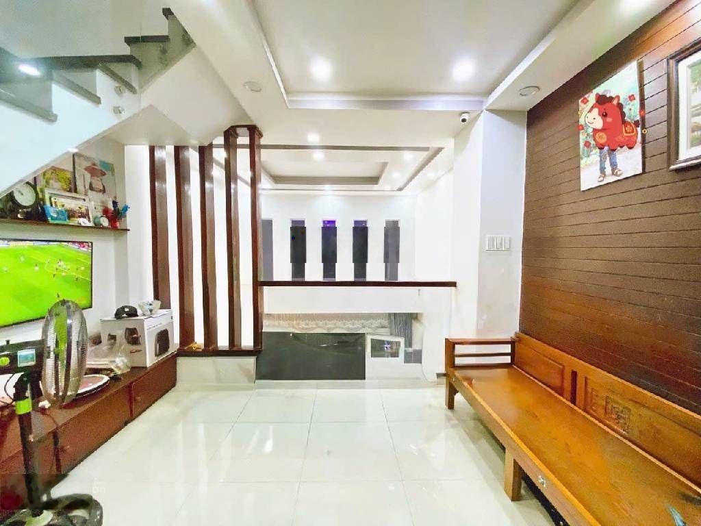 Trung tâm tân phú nhà hxh nội thất gỗ cao cấp