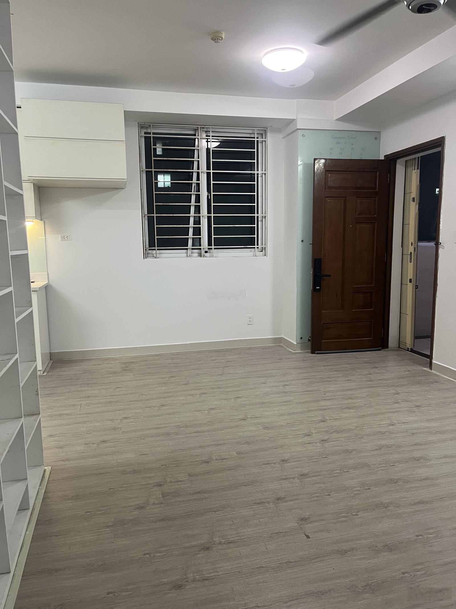 Cho thuê căn hộ 2pn- Góc nhà mới sơn nhà có NT- Cc BellezaQ7- Dt 75m2-Giá 9 triệu