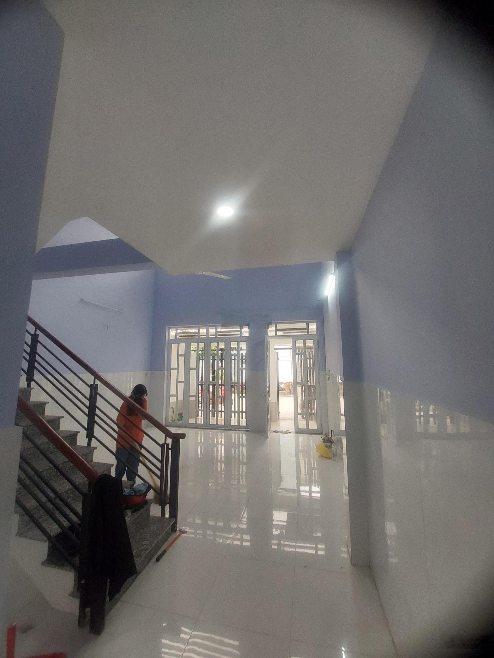 Bán nhà hẽm xe hơi 5m x 20m _nguyễn văn tạo _long thới _ nhà be-giá 4tỷ95