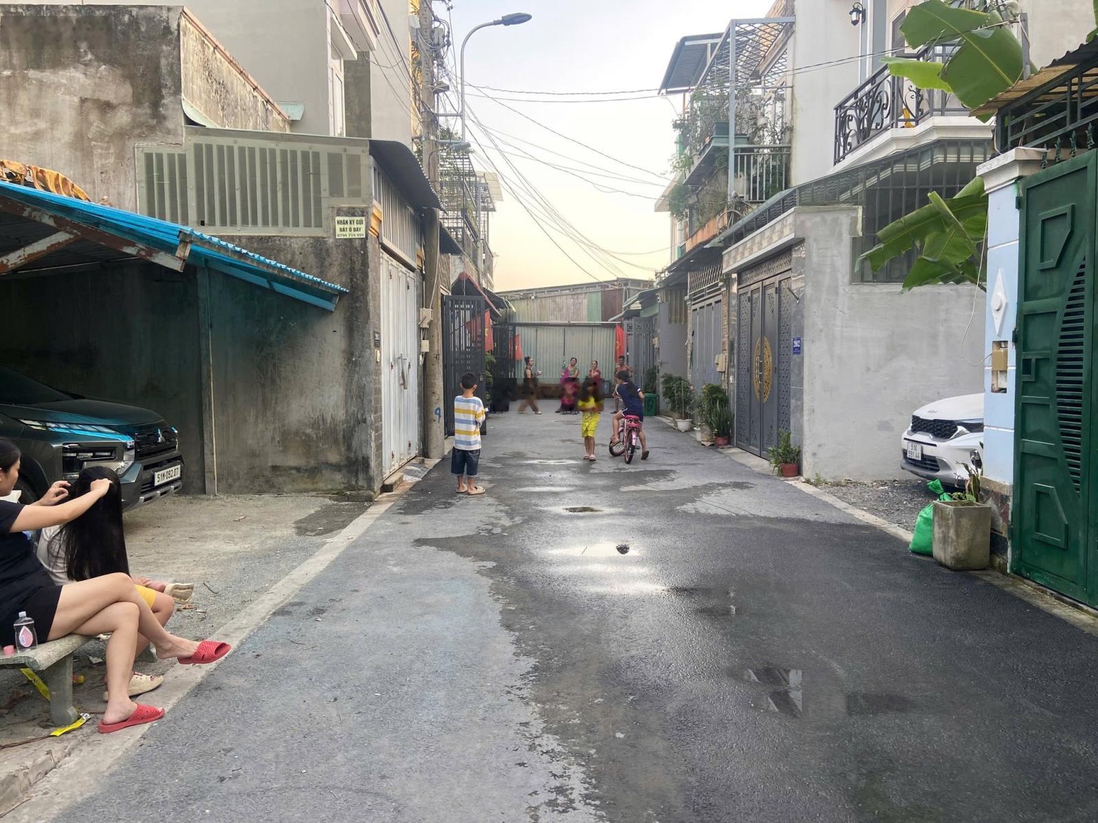 Nền đất mặt tiền hẻm 290 đường lò lu 4,4 tỷ/60m2