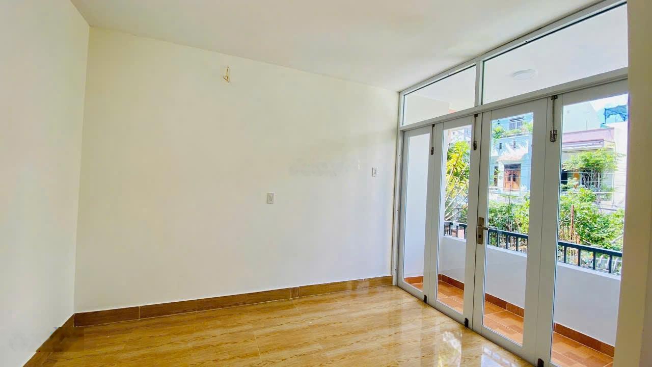 Bán nhà mặt phố tại Phước Long, biển Trần Phú, 96m2, 4PN, 3WC. Trung tâm Nha Trang, 5 phút ra biển.