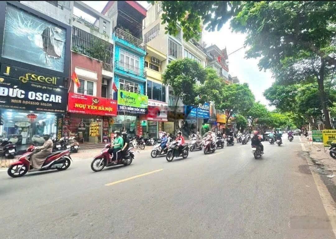 MẶT ĐƯỜNG TÔ HIỆU VỊ TRÍ KIM CƯƠNG KINH DOANH Diện tích: ~80m x 3 tầng Hiện trạng: Nhà