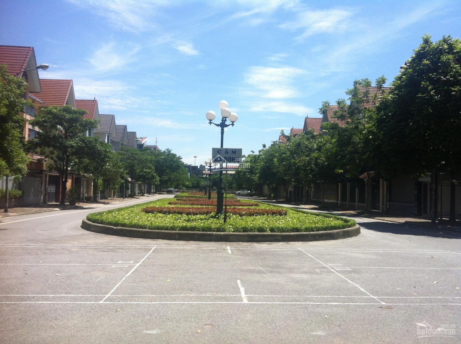 Bán liền kề mặt đường Nguyễn Khuyến, gần Vinmart, vị trí KD tốt, 110m2, 40 tỷ có TL. 0903491385