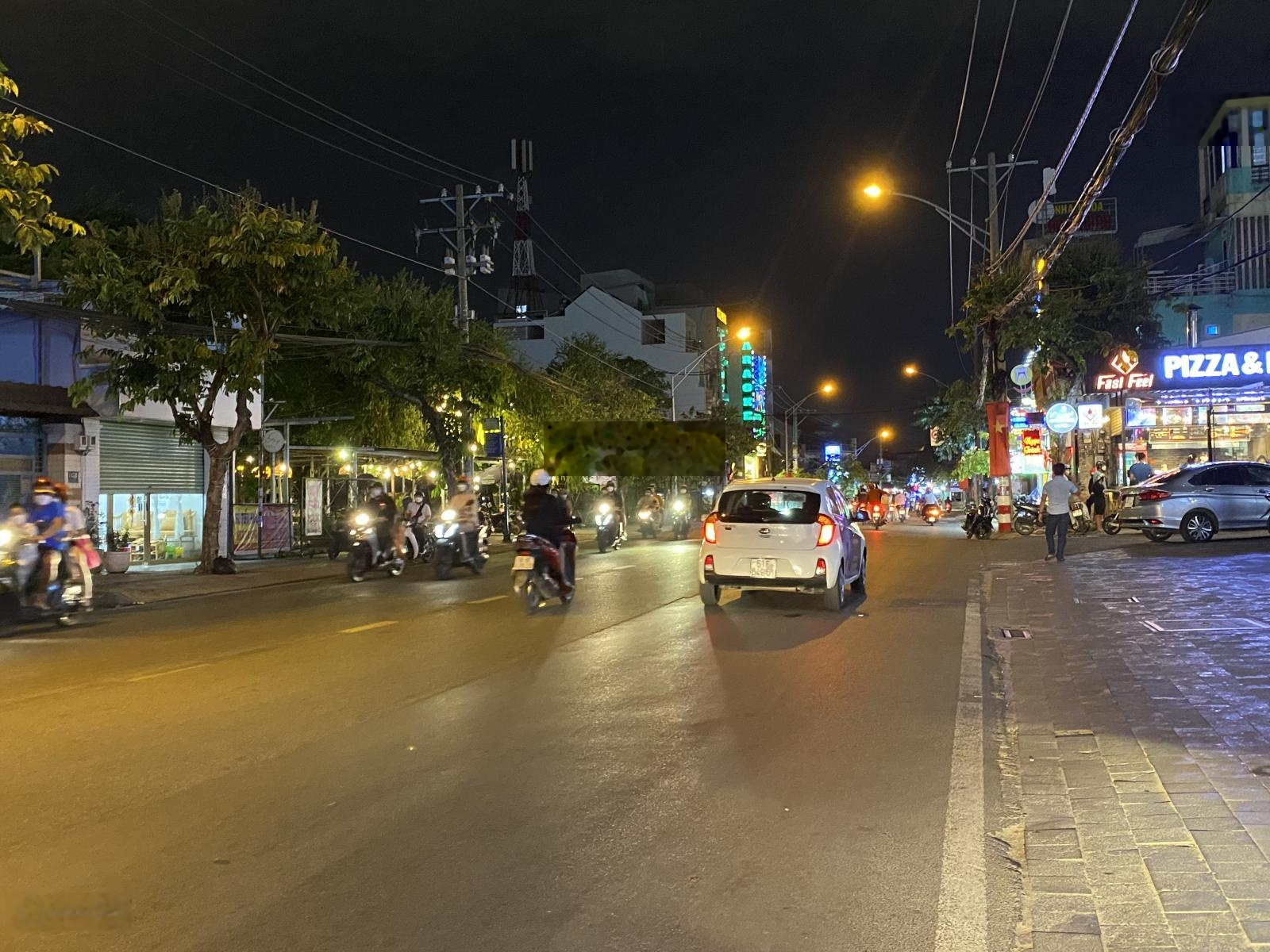 MT Tô Ngọc Vân, góc ngã 4 cực sung. DT 6m*26m=156m2, TC 108m2. HĐ thuê 30tr, giá 17.5 tỷ TL