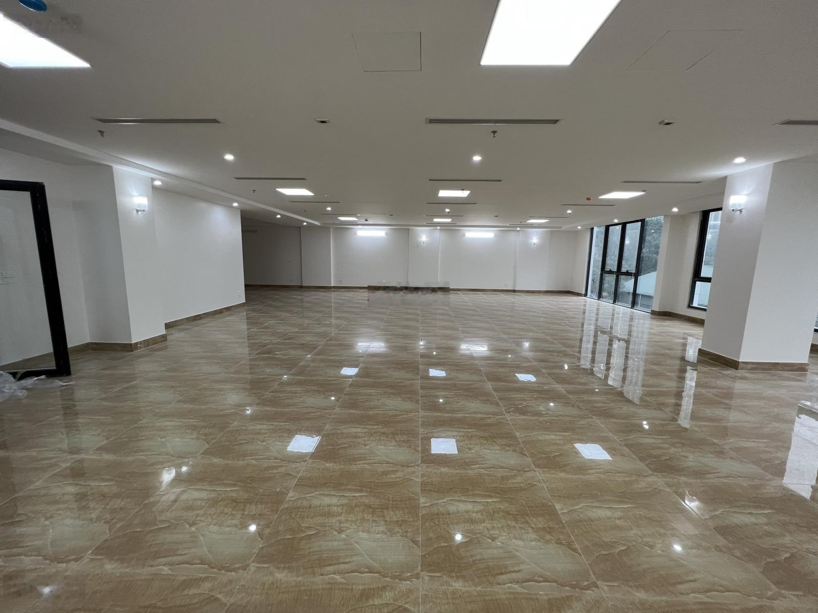 Cho thuê nhà ngõ 214 Nguyễn Xiển, Thanh Xuân. 180m2*5T, nhà 2 MT căn góc, nhà xây mới đẹp. 43tr