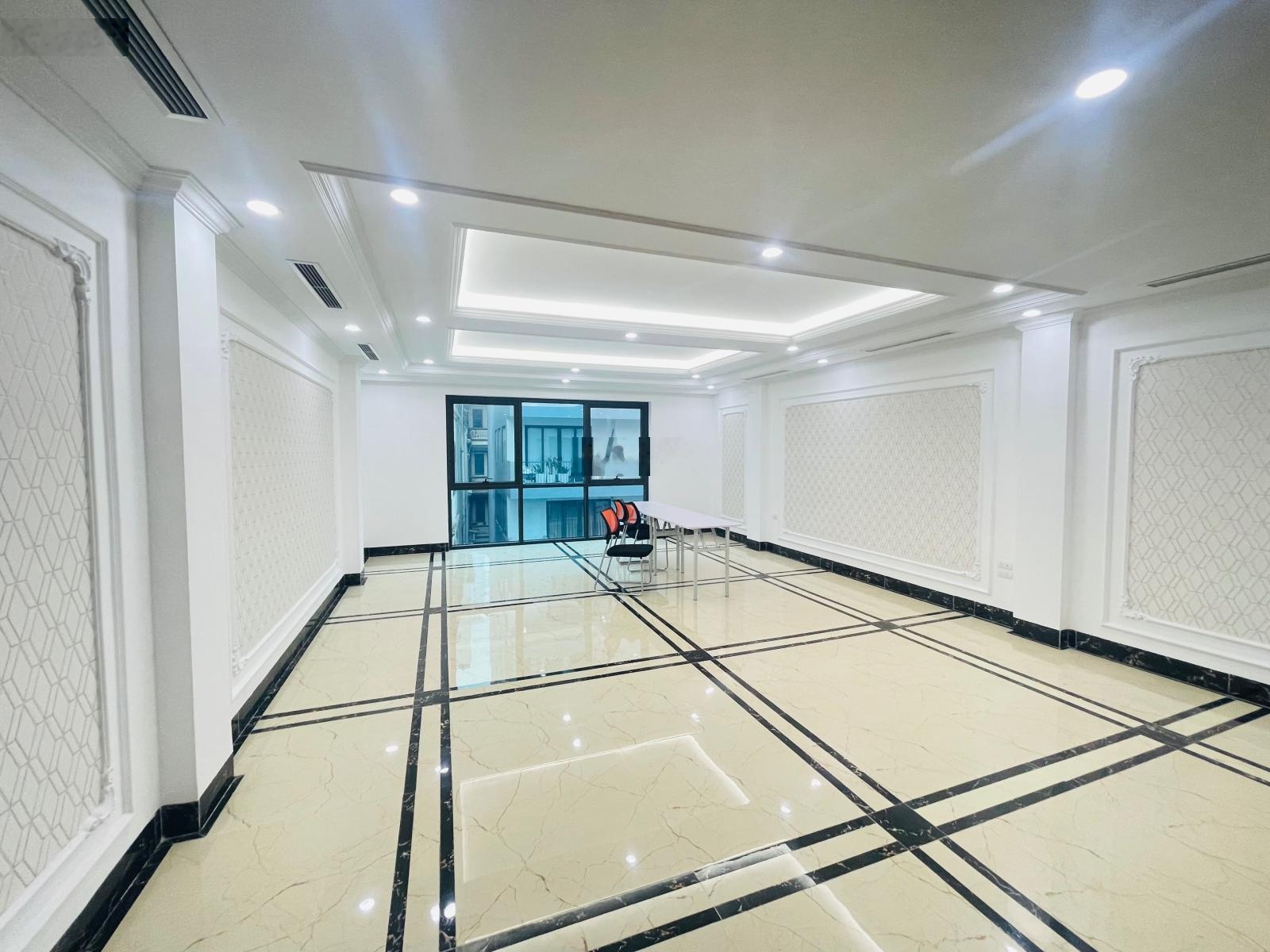 Nhà phân lô Trung Yên 11, Trung Hòa. DT 95m2 6 tầng, MT 6m thang máy xe tải 4 tấn tránh giá 32tr/th