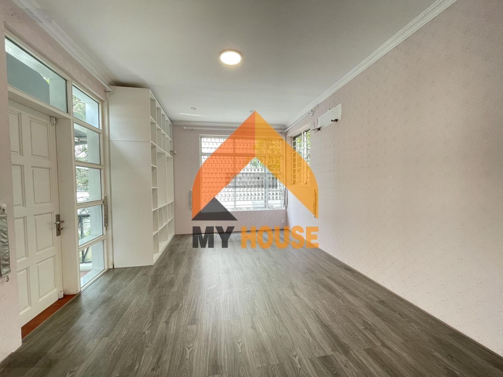 Villa sân rộng hơn nhà trung tâm Q2 700m2 120 triệu