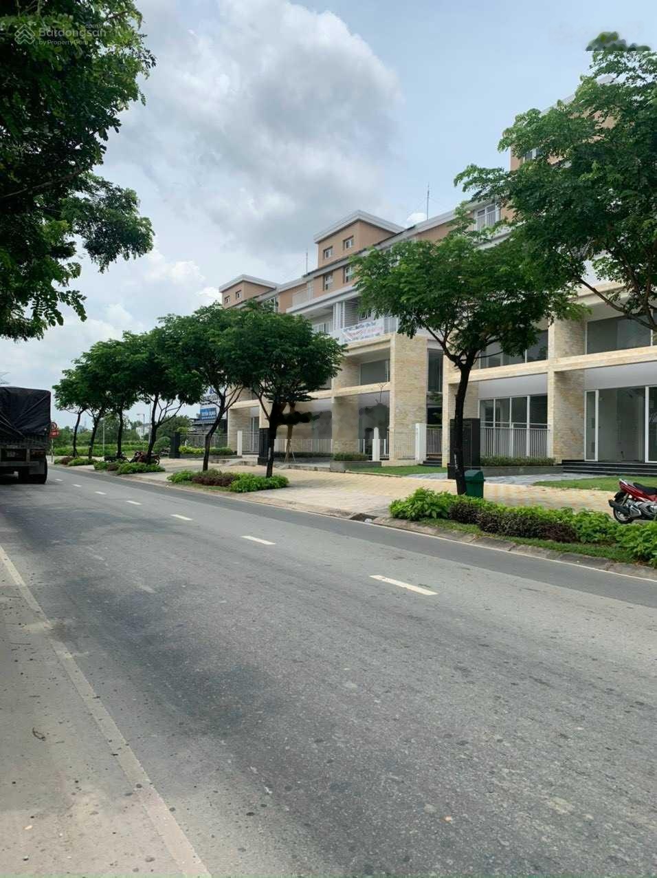 Tôi cho thuê BT Dragon Parc, DT 8x21m , Mặt tiền đường Nguyễn Hữu Thọ, giá: 25 tr/th, LH 0909904066