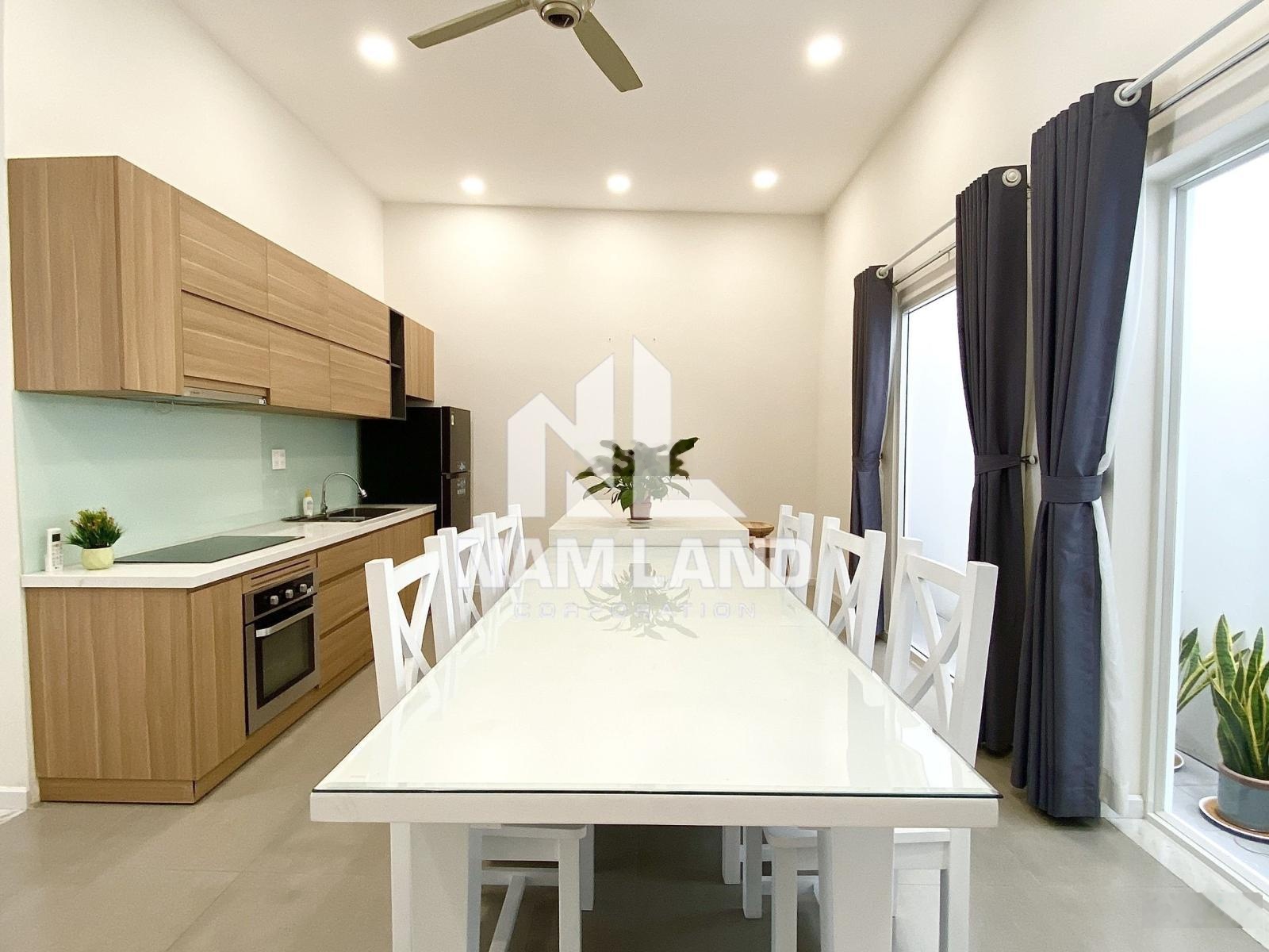 Nhà nguyên căn tại Thảo Điền thiết kế hiện đại sân xe hơi 3 lầu 4 phòng đủ nội thất cao cấp mới