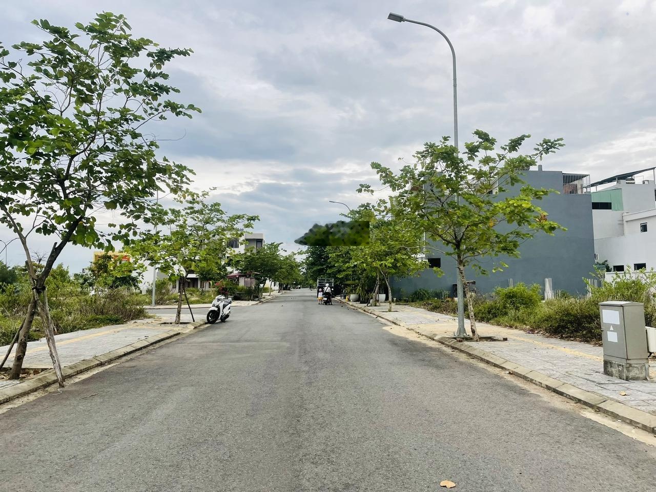 Bán lô đất đẹp MT Nguyễn Minh Châu, ngang 5m, giá tốt khu Đông Trà, gần ngay tiểu học Lê Văn Hiến