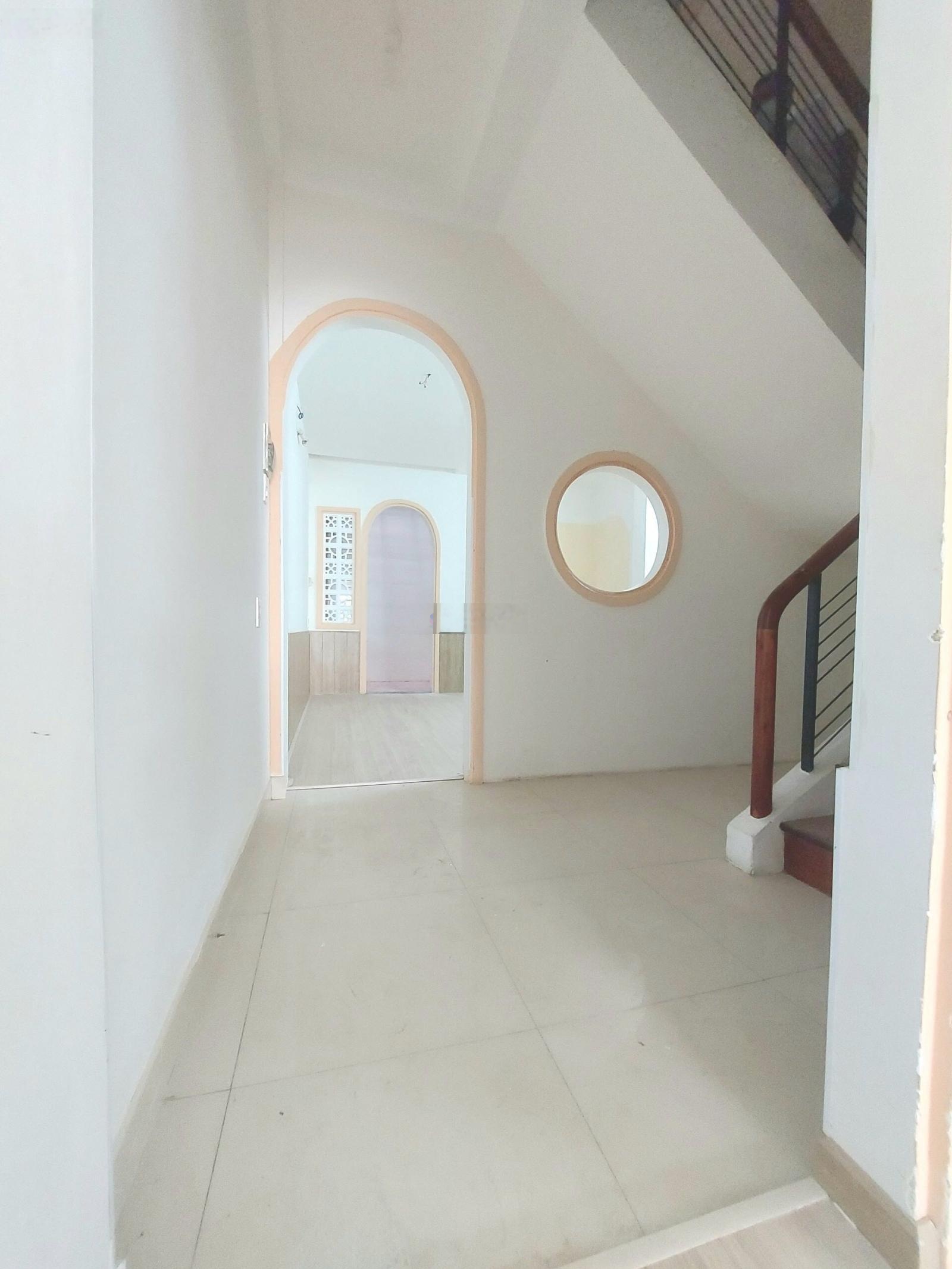 Cho thuê nhà YY Hồng Lĩnh, P.15, Q10. DT: 4(nở hậu 8m) x 25m 1trệt 3lầu St) Khu Cư Xá Bắc Hải