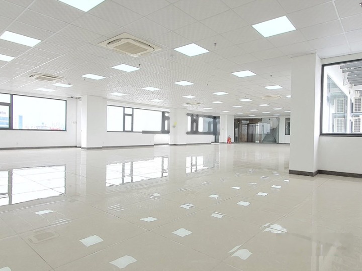 Cho thuê tòa nhà mặt tiền đường Đề Thám, Quận 1. DT: 8x20m. 1 hầm, 1 trệt, 6 lầu. DTSD: 1.280m2