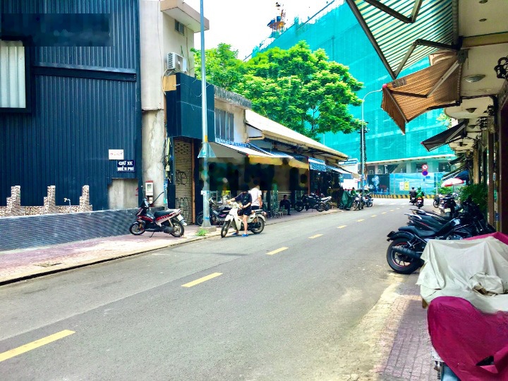 Cho thuê nhà mặt tiền Lê Công Kiều, Quận 1. DT: 30x70m, 1 trệt, 1 lầu. DTSD: 2.100m2