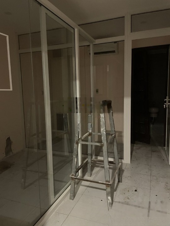 Cho thuê nhà mặt tiền Nguyễn Thiện Thuật, Quận 3. DT: 10x20m. 1 trệt, 3 lầu. DTSD: 500m2