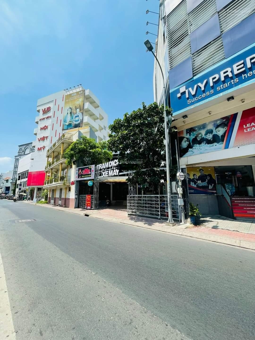 Cho thuê tòa nhà mặt tiền Huỳnh Văn Bánh, Quận 3, DT: 13.5x20m, 1 trệt, 7 lầu TM, DTSD: 2.200m2