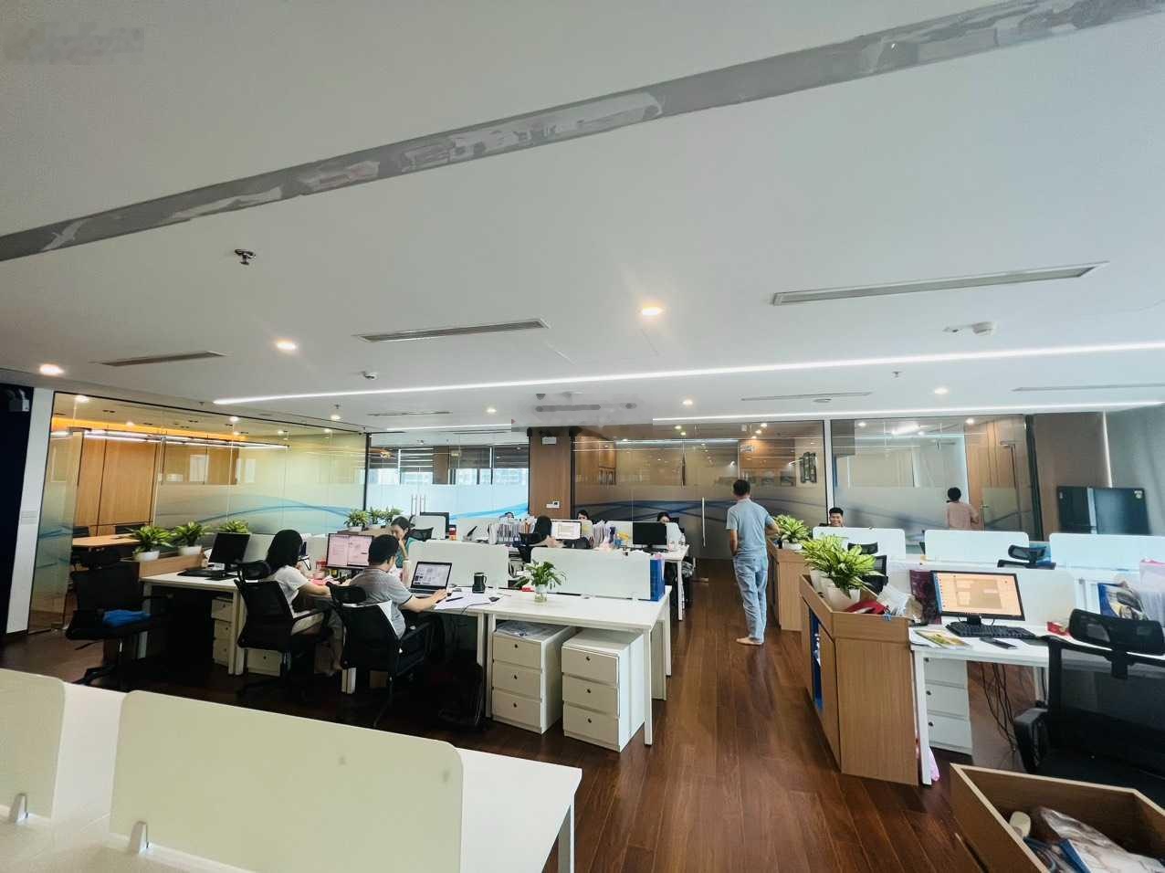 BQL cho thuê văn phòng PVI TOWER Phạm Văn Bạch. 120m2, 150m2, 250m2... 350m2 nội thất sẵn, vào ngay