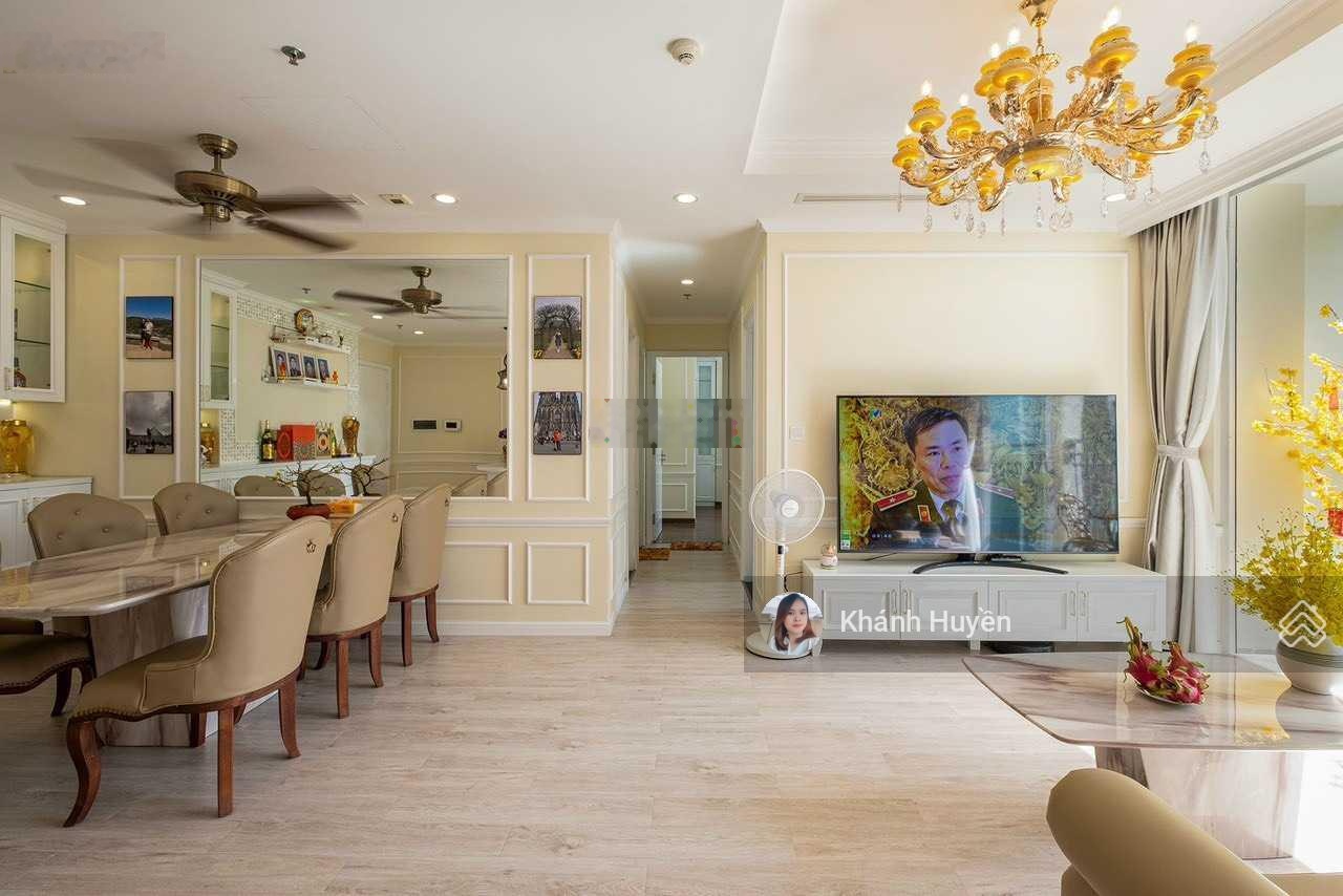Cho thuê căn hộ 3 phòng ngủ Vinhomes Central Park, 135.2m2 view sông. LH 0901692239