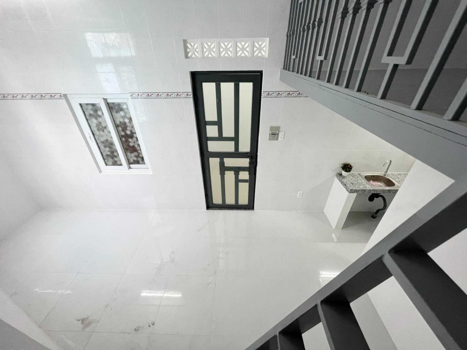 Cho thuê phòng trọ sinh viên - gác cao - thoáng mát - nhà xe, thang máy rộng rãi