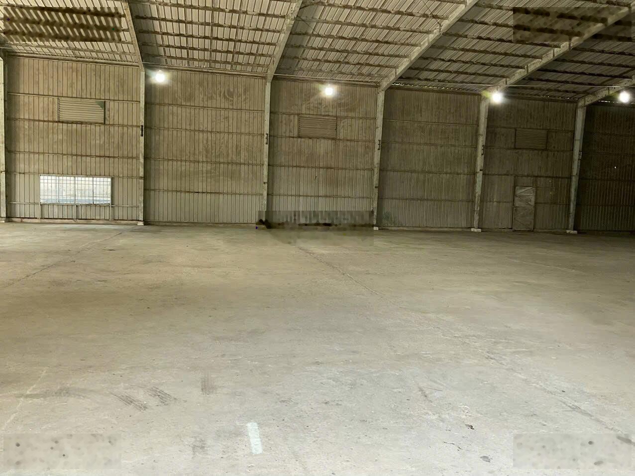 Cho thuê kho xưởng mặt tiền Hưng Long. Bình Chánh DT 1900m2 có nhà VP 300m2 LH 0909913789