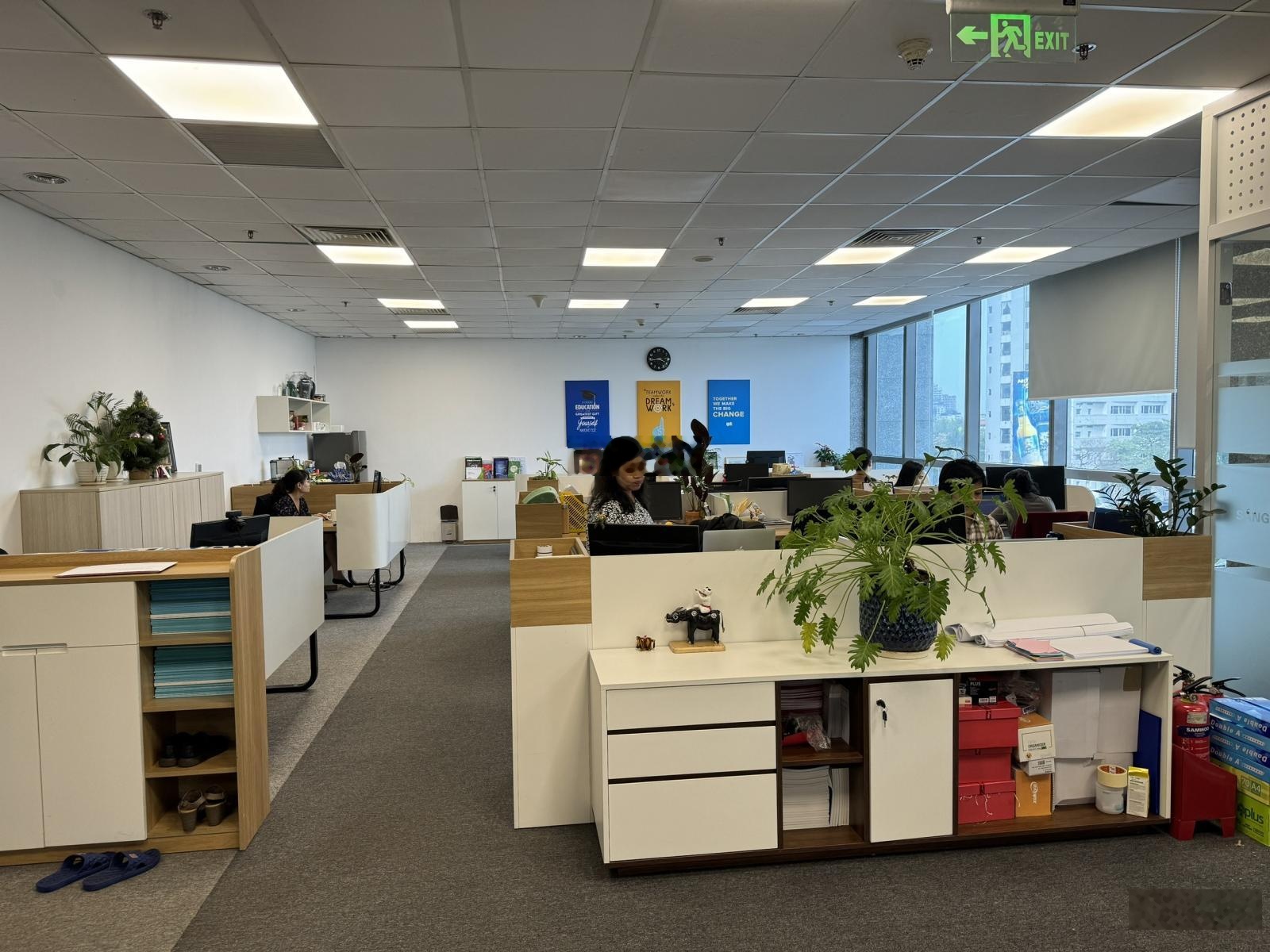 Chính chủ cho thuê văn phòng tòa Icon4 diện tích 80m2, 130m2, 200m2, 300m2 có sẵn nội thất đẹp