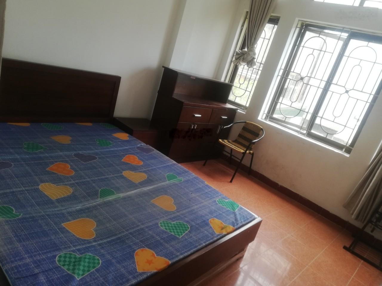 Cho thuê phòng 20m2 đủ đồ 15 ngõ 37 Tây Kết HBT - HN