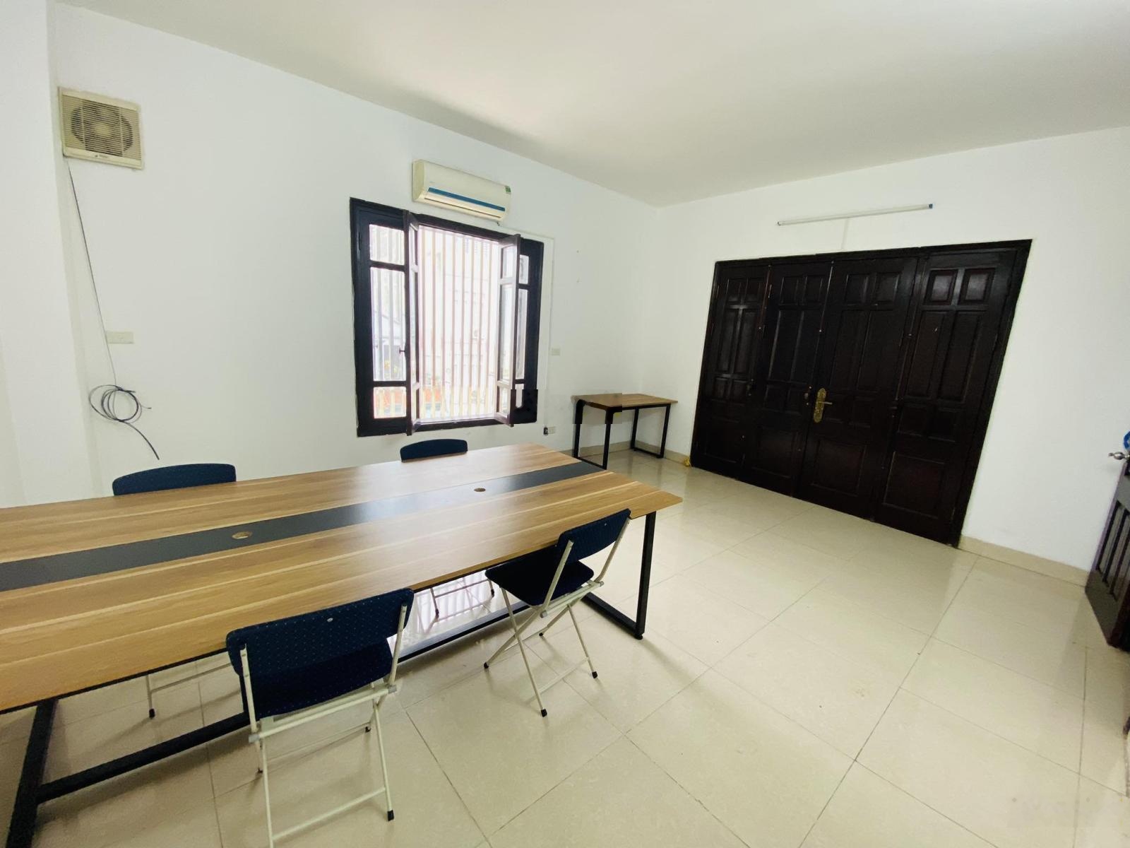 Cho thuê văn phòng Duy Tân - Cầu Giấy chính chủ DT 30m2 giá 3tr5/th