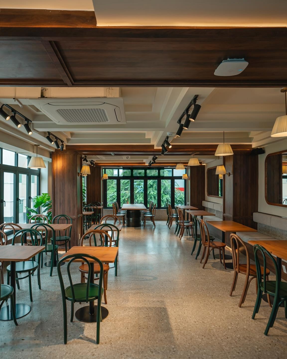 Cho thuê mặt bằng góc 2MT đường Hai Bà Trưng, Quận 1, DT: 7x20m, 1 trệt, 3 lầu, DTSD: 600 m2