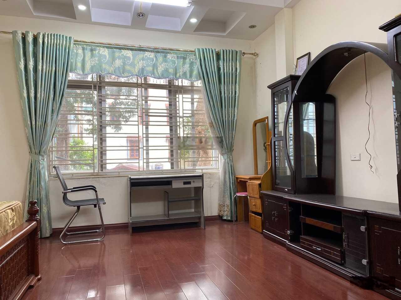 Chính Chủ Gửi Bán, 95m2 , 5 Tầng , Hoàng Hoa Thám Giáp Đội Cấn , Oto Vào Nhà , Quy Hoạch Ổn Định