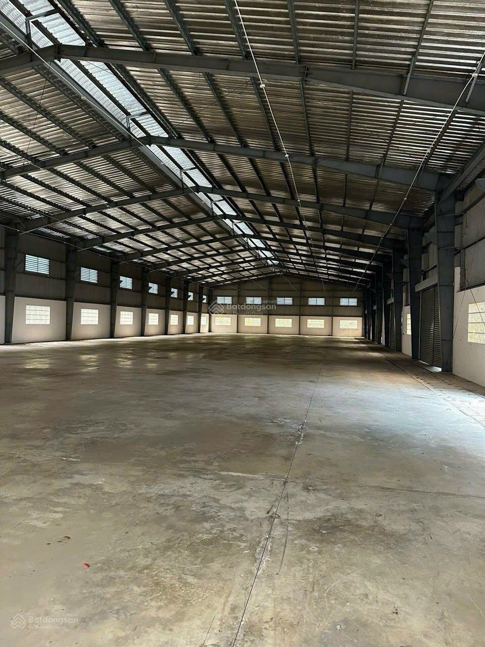 Cho thuê kho xưởng cao tốc Tân Tạo Bình Tân gần Hương Lộ 2 DT 7000m2 có sẵn văn phòng 380tr/th