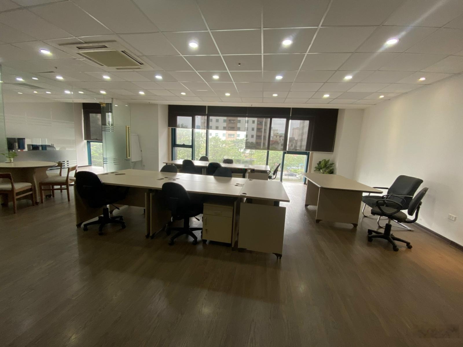 BQL chính chủ cho thuê văn phòng N04 UDIC Hoàng Đạo Thúy 200m2 cắt 80m2, 100m2, 150m2 sẵn bàn ghế