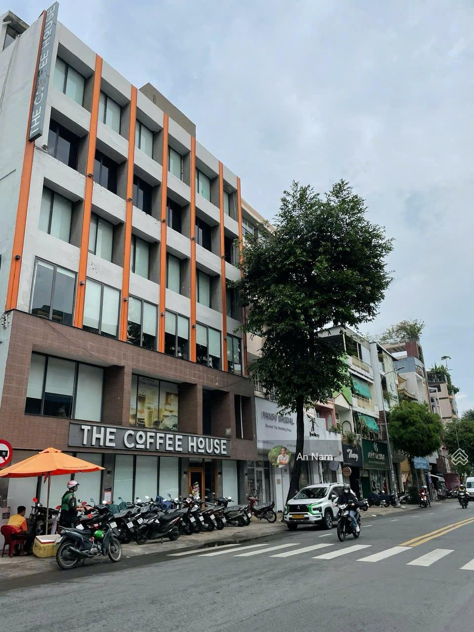 Tin thật 100%! Bán gấp góc 2 MT Âu Cơ, Q. TP: (8 x 30m) 3 tầng HĐT: 120tr/th giá đầu tư 34 tỷ