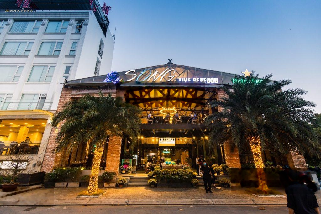 Cho thuê mặt bằng mặt tiền Lê Văn Hưu, Quận 1. DT: 20x35m, 1 trệt, 1 lầu. DTSD: 1.400m2