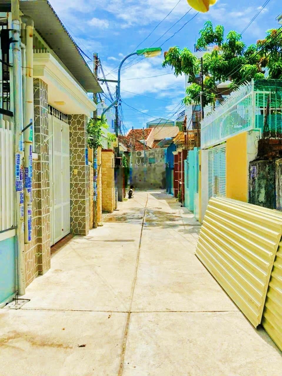 Đất hẻm Đặng Tất, Cách biển Hòn Chồng 500m