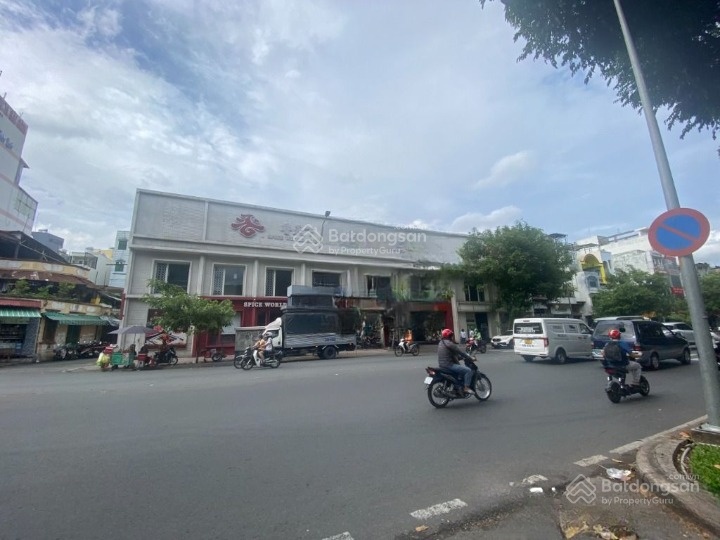 Góc 2 MT siêu hot số 120 Lý Thái Tổ, Q3. DT: 35x40m. Trệt 2 lầu