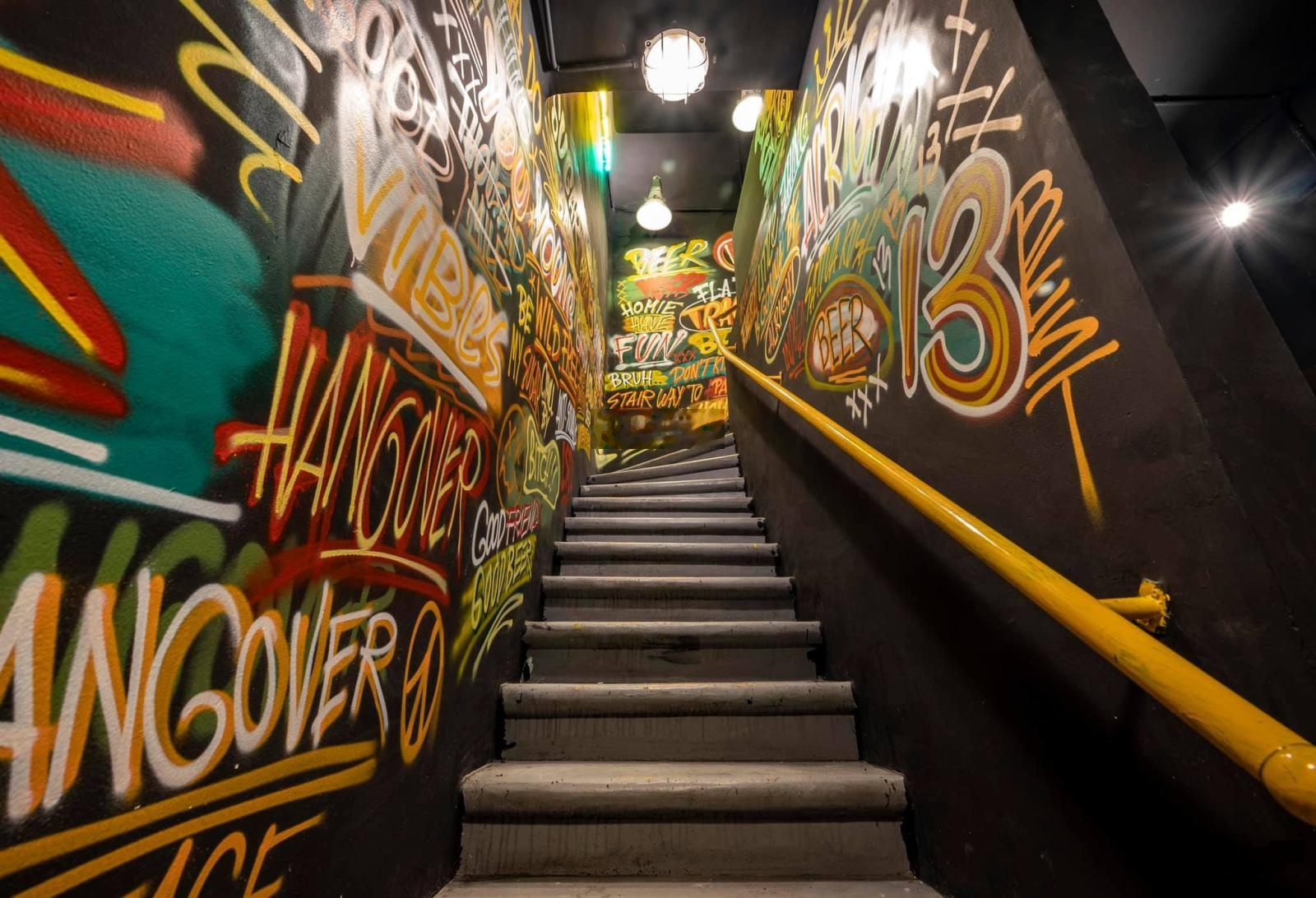 Cho thuê mặt bằng mặt tiền Nguyễn Văn Tráng, Quận 1, DT: 10x20m, 1 trệt 1 lầu.