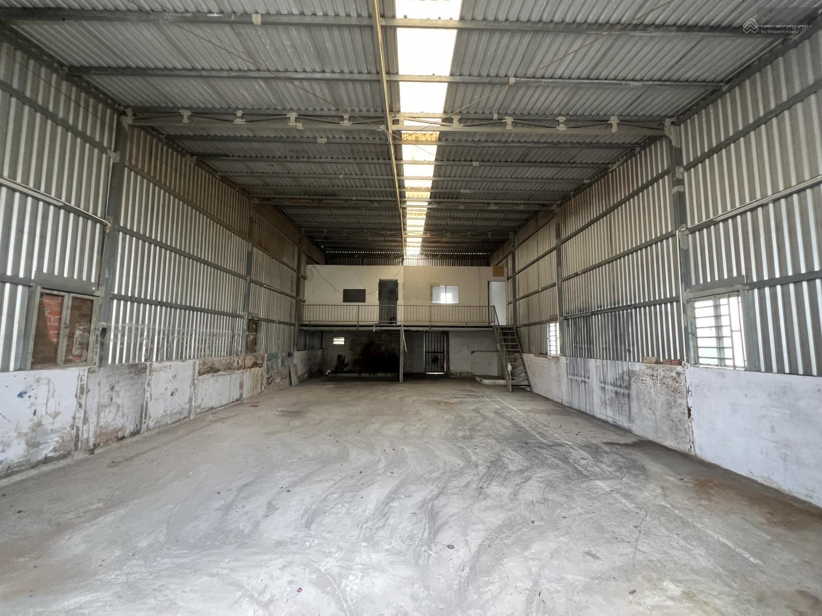 - CHO THUÊ NHÀ XƯỞNG 17x20m giá 12tr và 1700m2 giá 80tr tại Thanh Lộc Quânn 12 - Xe tải di chuyển