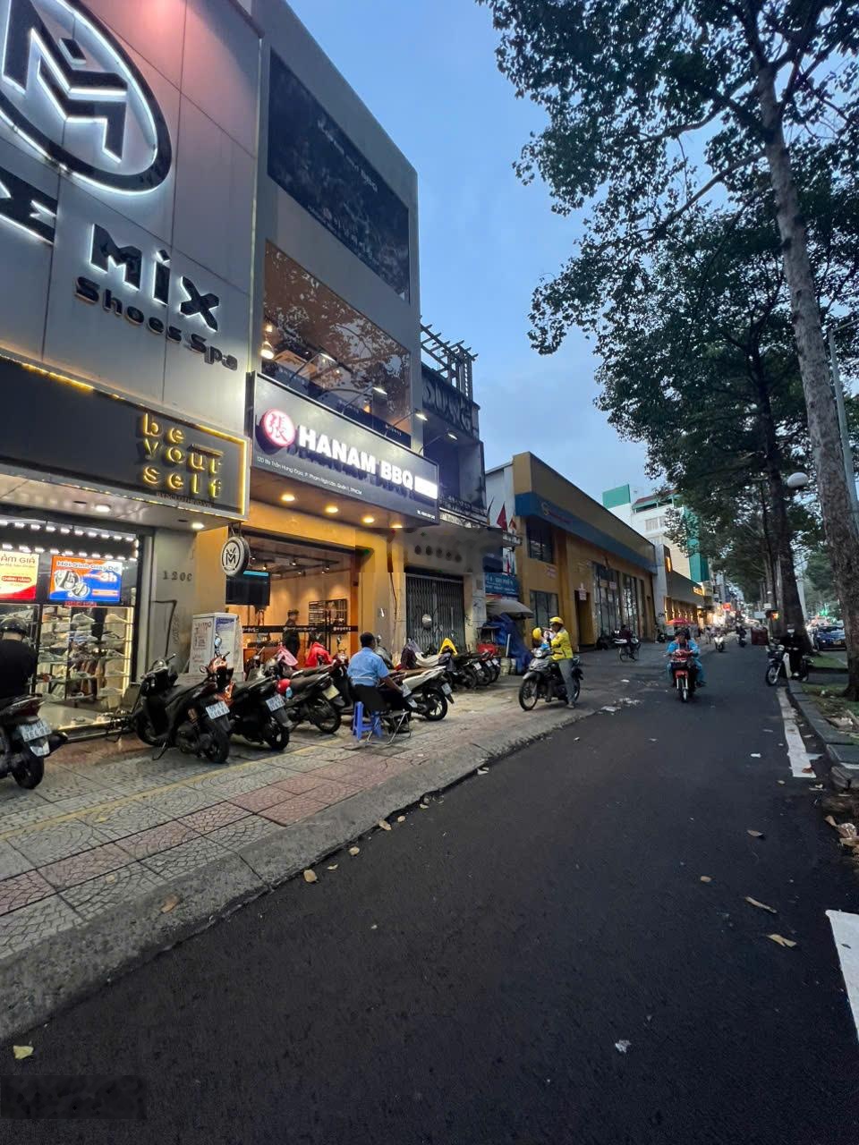 32 tỷ về còn 26 tỷ! Bán nhà mặt tiền 120 Trần Hưng Đạo, Phạm Ngũ Lão Q.1 (5x20m) 4 tầng, thuê 120tr