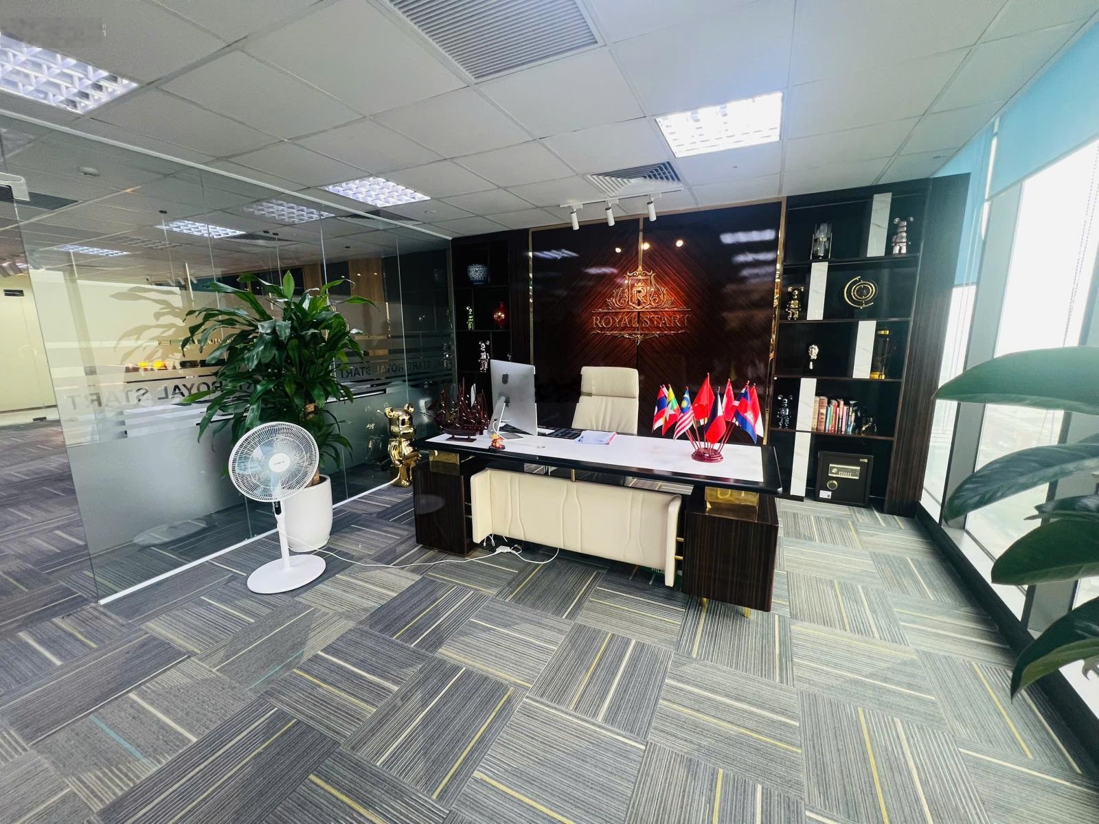 Cho thuê văn phòng 109m2 full nội thất tòa charmvit,117 Trần Duy Hưng, Cầu Giấy, Hà Nội. 0971252191