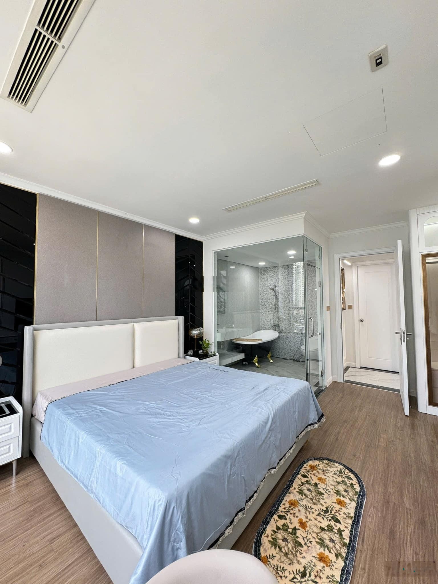 Tôi cần bán căn hộ Vinhomes Central Park 119m2 3PN 2WC view sông, công viên